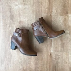 NWOT Chelsea Crew Hanks Booties